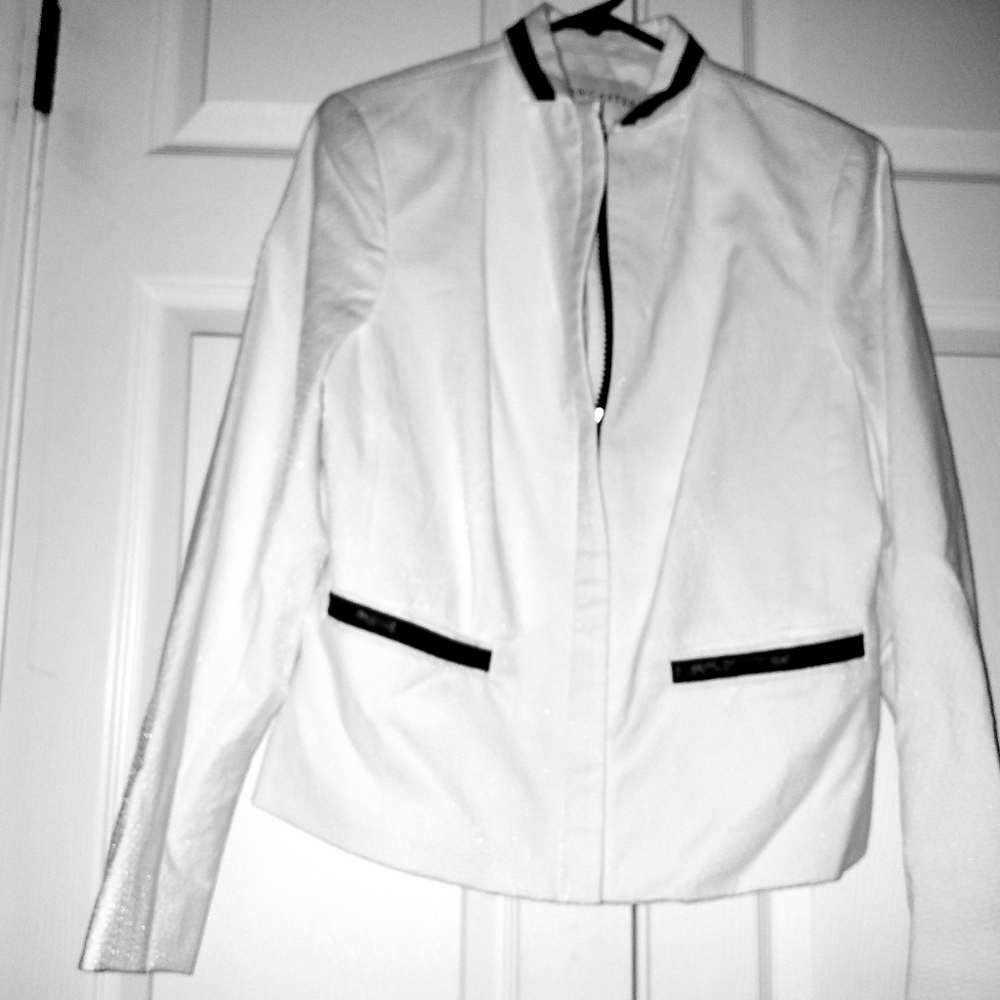 NWT loose Sz 12 White Doncaster  light blazer
